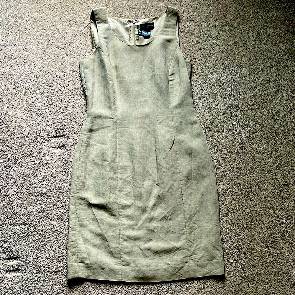 Shell: 55% Linen. 45% Rayon. Lining: 100% Acetate
